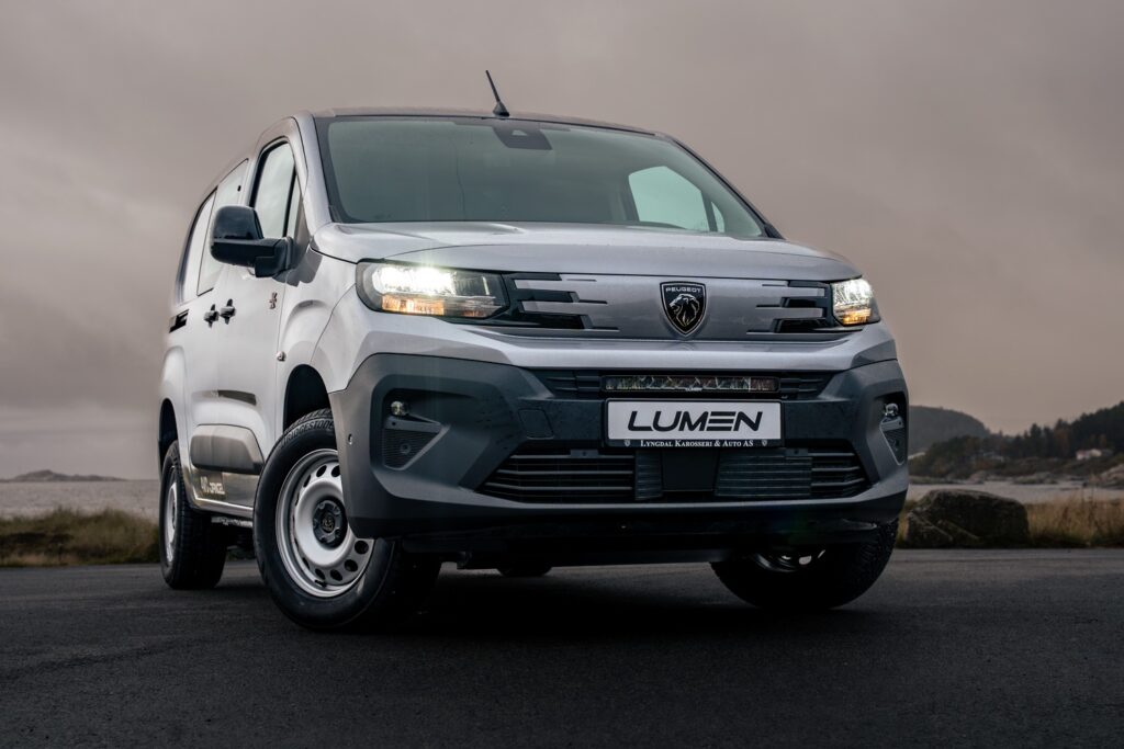 Lumen grillkit Peugeot Partner 2024+